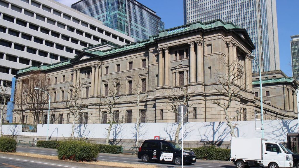 https://upload.wikimedia.org/wikipedia/commons/thumb/6/68/Bank_of_Japan_20190223.jpg/2048px-Bank_of_Japan_20190223.jpg