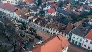 https://ezadar.net.hr/ostalo/galerije/2763096/strasne-posljedice-potresa-u-petrinji/?slika=4769892