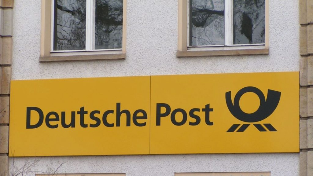 https://upload.wikimedia.org/wikipedia/commons/c/c7/Deutsche_Post_AG_Logo.jpg