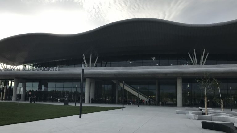 https://commons.wikimedia.org/wiki/File:Zagreb_Airport_Terminal_20170506183929.jpg