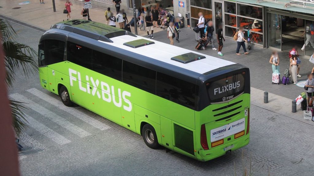 https://commons.wikimedia.org/wiki/File:Perpignan_-_66000_-_2024.07.09_-_Flixbus_-_Socitransa_-_Irizar_i6s_(vue_arri%C3%A8re)_%C2%A9_Anthony_Levrot.jpg