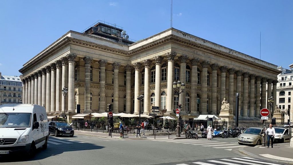 https://commons.wikimedia.org/wiki/File:16_Place_de_la_Bourse,_Paris.jpg