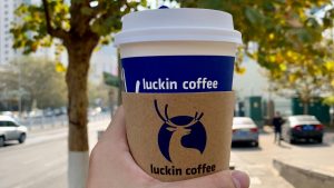Starbucks u Kini loše posluje i konkurencija planira ponudu od 10 milijardi dolara za preuzimanje