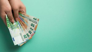 Prosječna mjesečna neto plaća u lipnju 1.444 eura