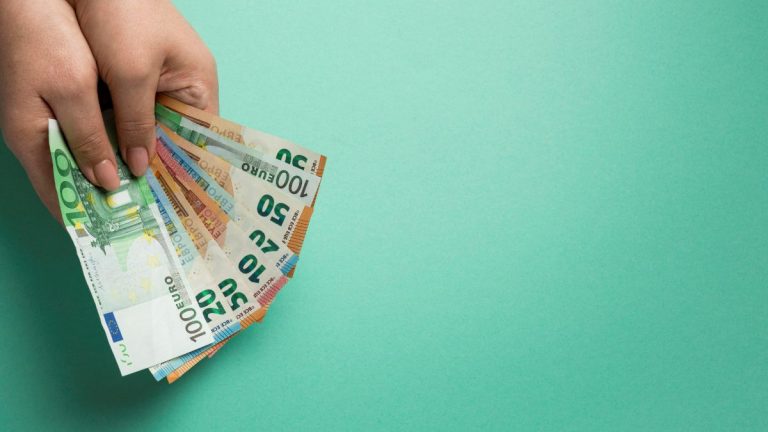 Prosječna mjesečna neto plaća u lipnju 1.444 eura