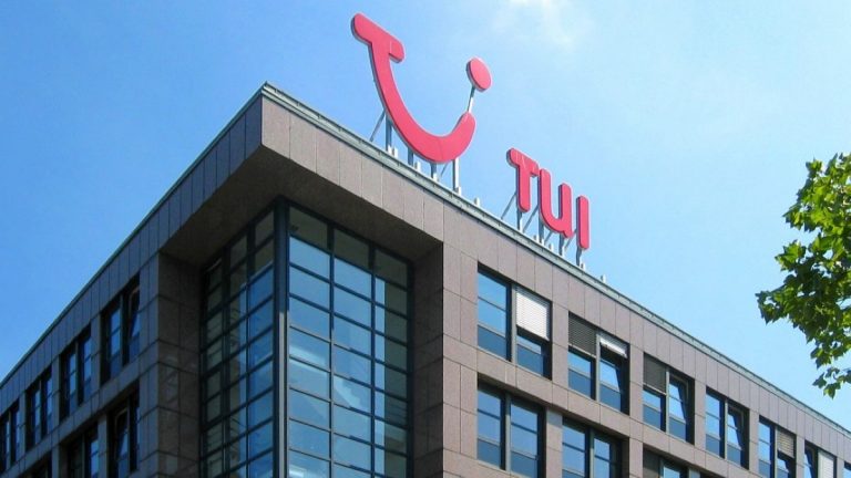 https://en.wikipedia.org/wiki/TUI_Group#/media/File:TUI_KWA4.JPG