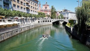 Slovenija skraćuje radni tjedan za starije radnike i onima s dugim stažem