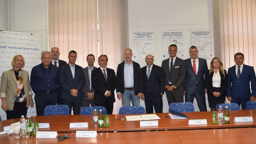 https://www.hzinfra.hr/wp-content/uploads/2025/09/Zajednicka-fotografija-scaled.jpg