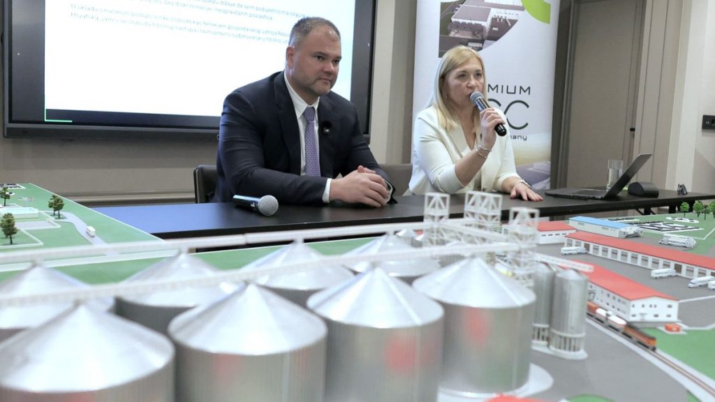 Hina/Tomislav Pavlek