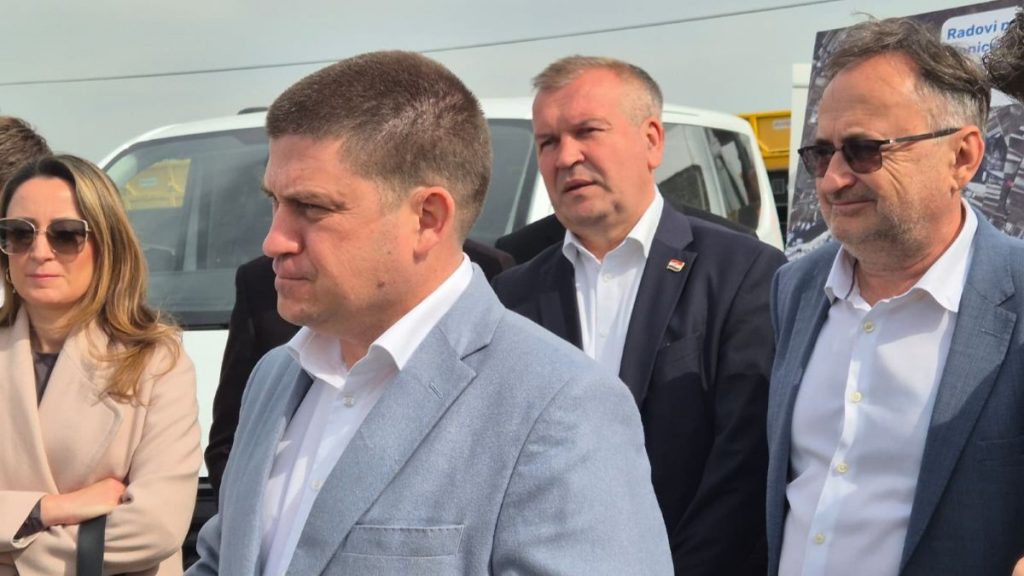 Hina/Siniša Kalajdžija