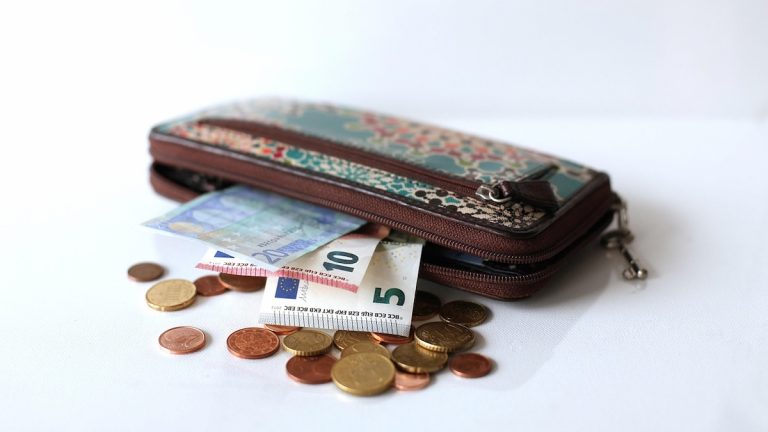 Zašto novi val poskupljenja najviše udara baš na hrvatsku srednju klasu?