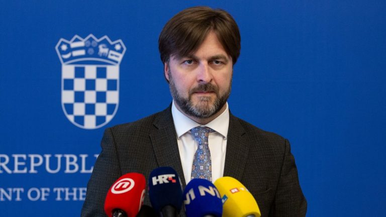 Hina/Luka Šangulin
