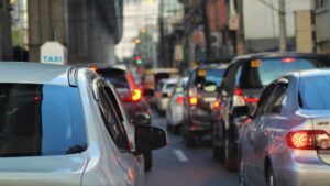 Automobili u prometu, Foto: Roger Victorino / Unsplash