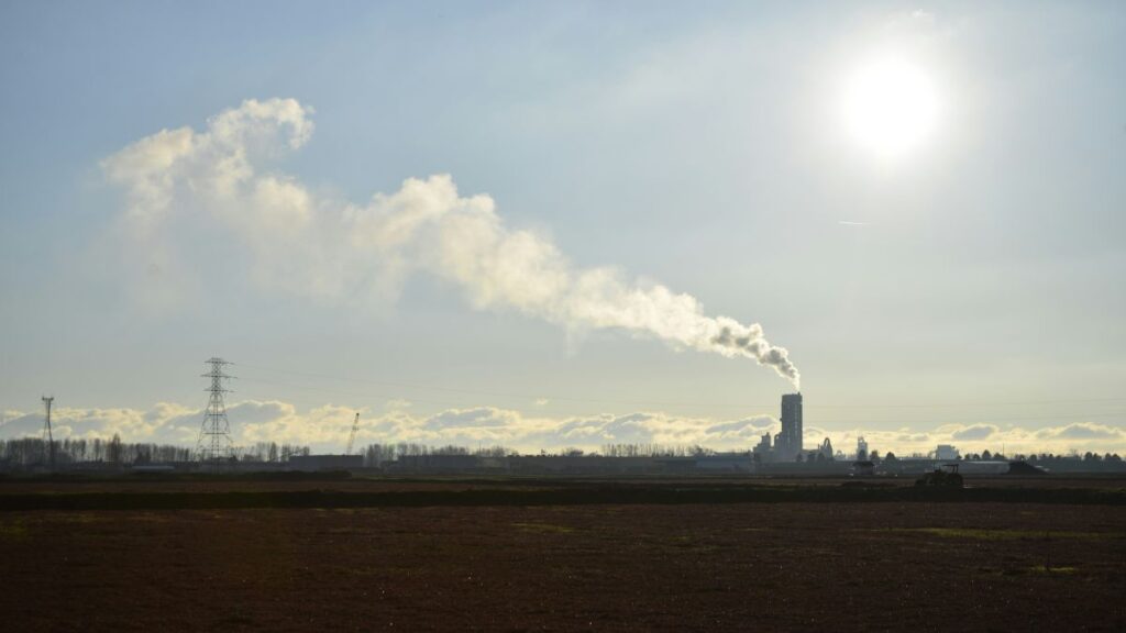 Industrijsko postrojenje za proizvodnju cementa / Foto: Anthony Maw / Unsplash