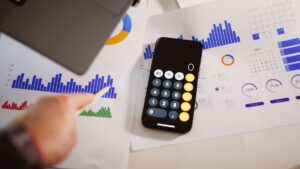 Financijski izvještaji i analiza poslovanja, ilustracija / Foto: Jakub Żerdzicki / Unsplash