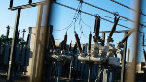 Elektroenergetsko postrojenje. Foto: Jose Manuel Esp / Unsplash